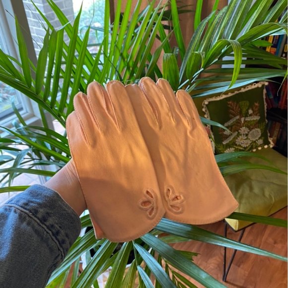 American Vintage Accessories - Vintage Soft Pink Dermal/ Medical Gloves